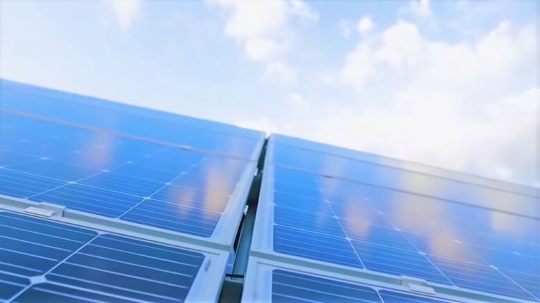 do solar panels need heat or light